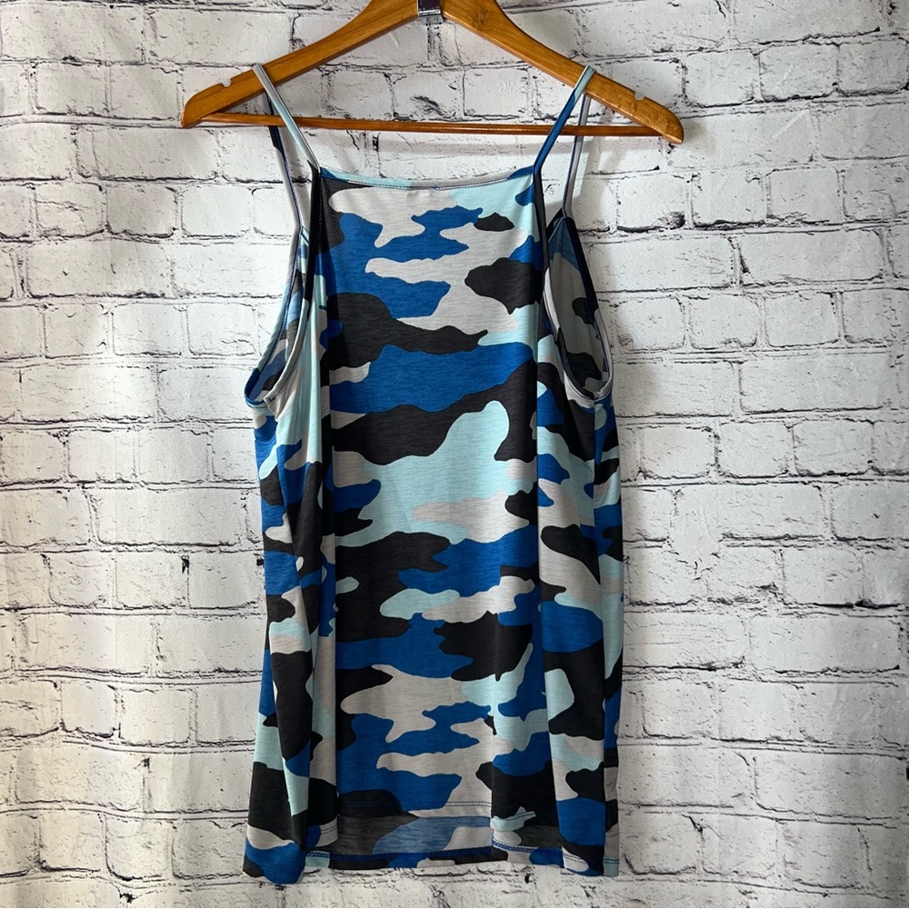 Sew in Love Blue Camo‎ Print V-Neck Tank Top Size XL - Picture 2 of 5